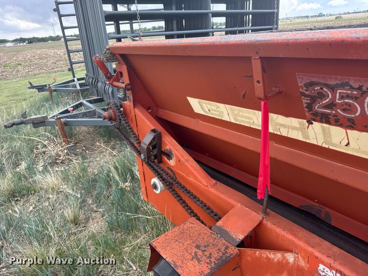 image for item EW4746 Gehl 250 manure spreader