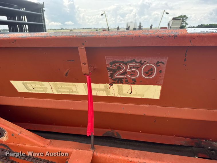 image for item EW4746 Gehl 250 manure spreader