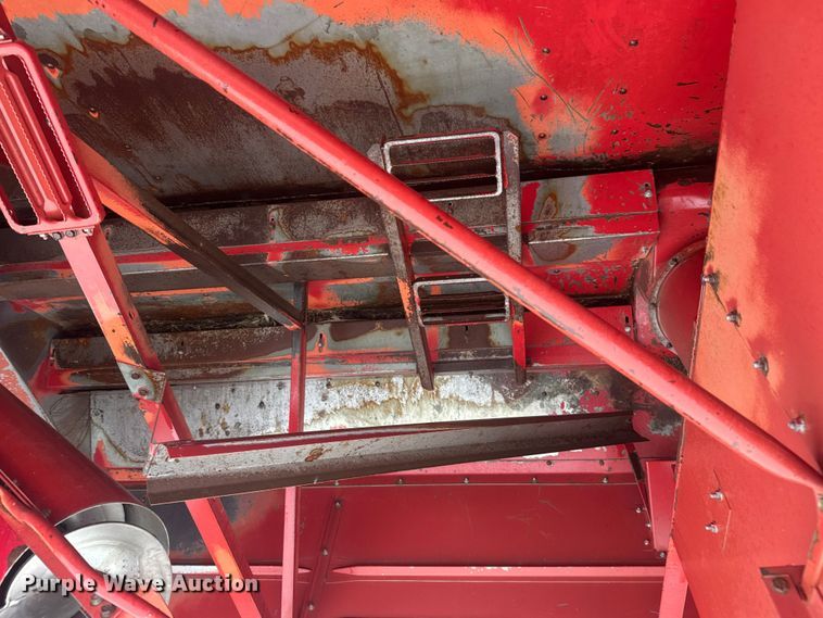 image for item EW4756 1997 Case IH 2188 combine
