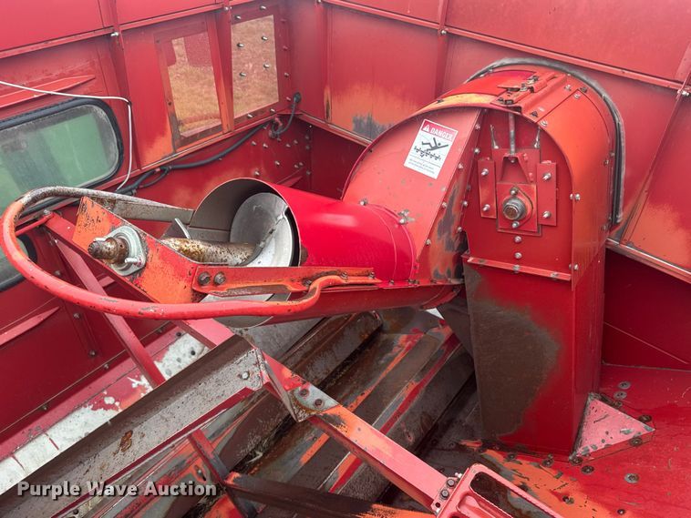image for item EW4756 1997 Case IH 2188 combine