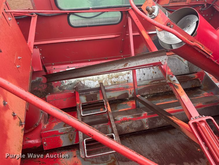 image for item EW4756 1997 Case IH 2188 combine
