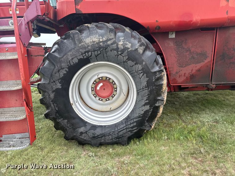 image for item EW4756 1997 Case IH 2188 combine