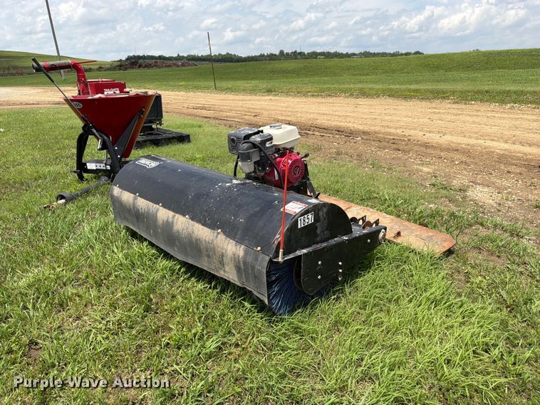 image for item EW4798 Berc 700516-2 skid steer broom