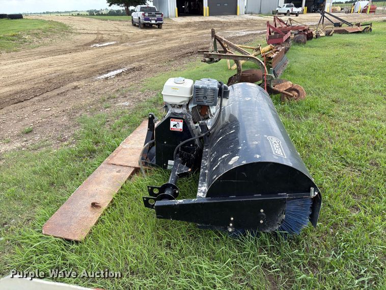 image for item EW4798 Berc 700516-2 skid steer broom