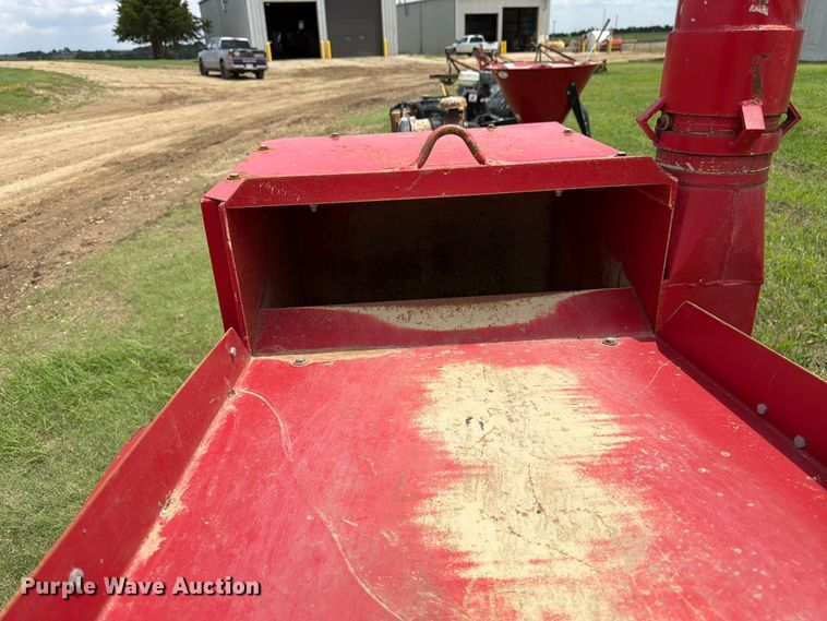 image for item EW4801 Tailgate Mulcher straw blower