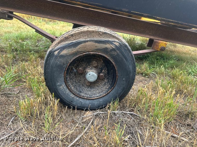 image for item EW4805 International Harvester D72W hay bale trailer