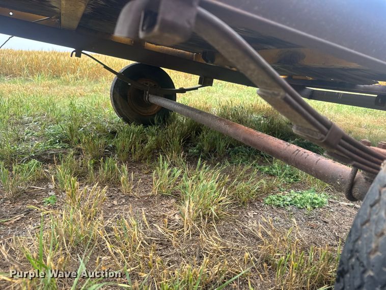 image for item EW4805 International Harvester D72W hay bale trailer