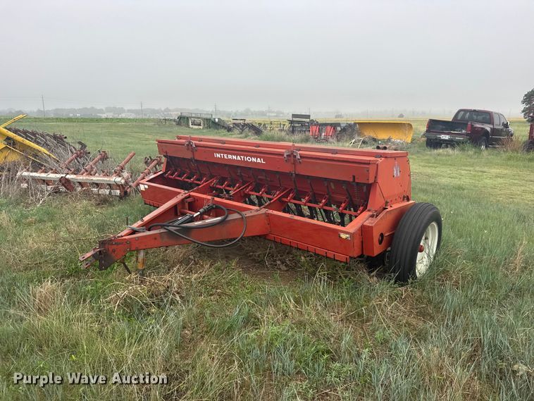 image for item EW4806 International 5100 grain drill