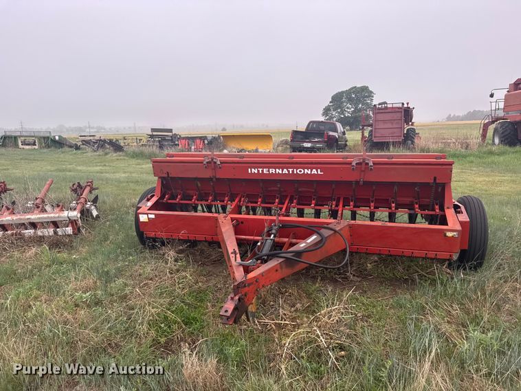image for item EW4806 International 5100 grain drill