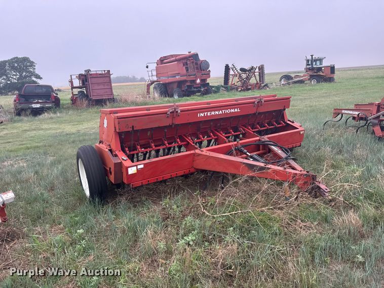 image for item EW4806 International 5100 grain drill