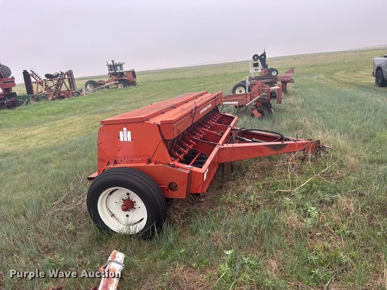 image for item EW4806 International 5100 grain drill