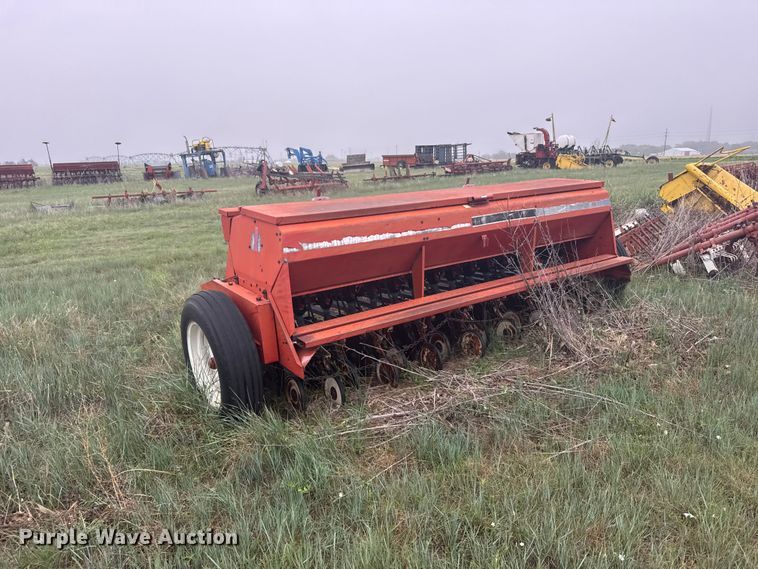 image for item EW4806 International 5100 grain drill