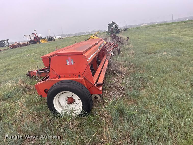 image for item EW4806 International 5100 grain drill