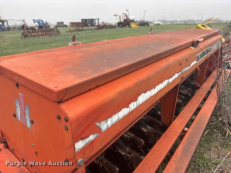 image for item EW4806 International 5100 grain drill