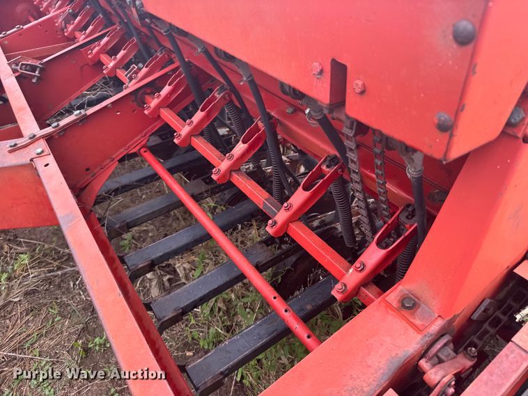 image for item EW4806 International 5100 grain drill