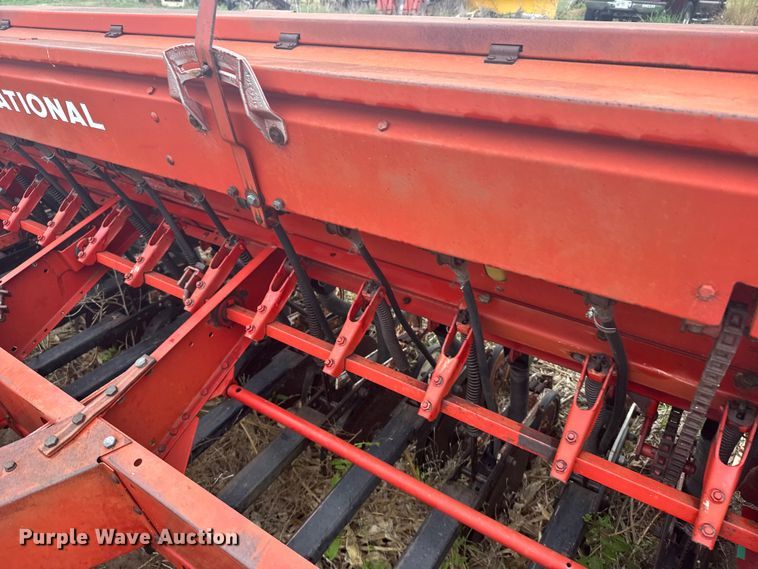 image for item EW4806 International 5100 grain drill