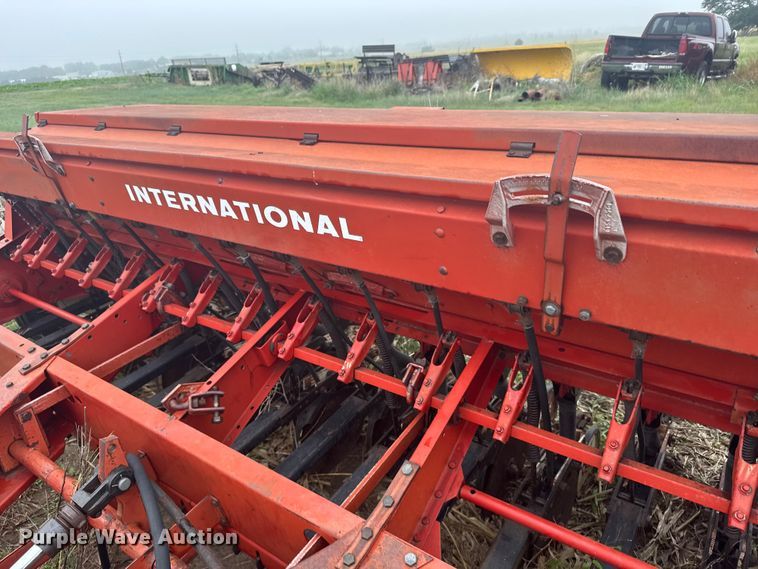 image for item EW4806 International 5100 grain drill