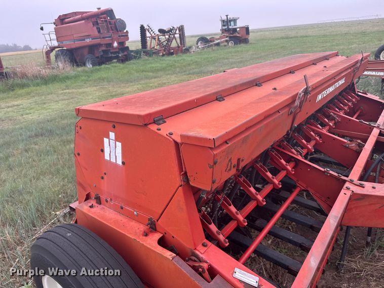 image for item EW4806 International 5100 grain drill