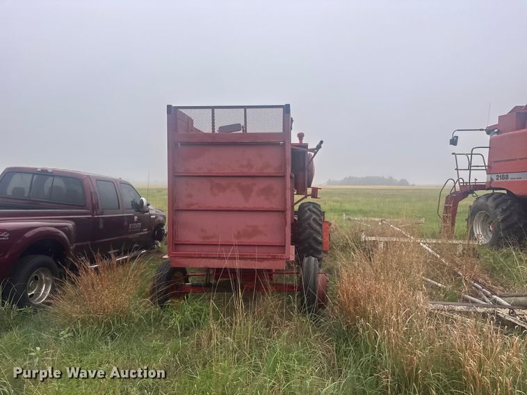 image for item EW4808 Massey-Ferguson 1167 combine
