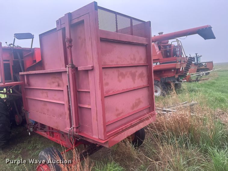 image for item EW4808 Massey-Ferguson 1167 combine