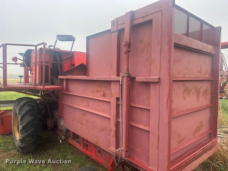 image for item EW4808 Massey-Ferguson 1167 combine