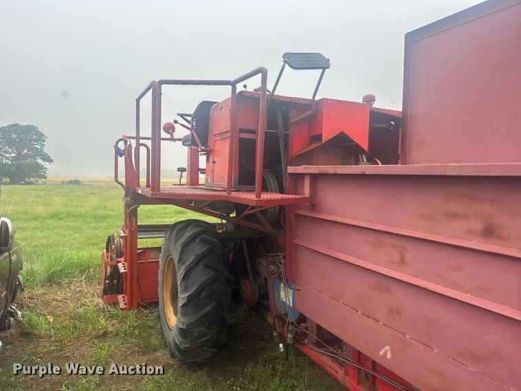 image for item EW4808 Massey-Ferguson 1167 combine