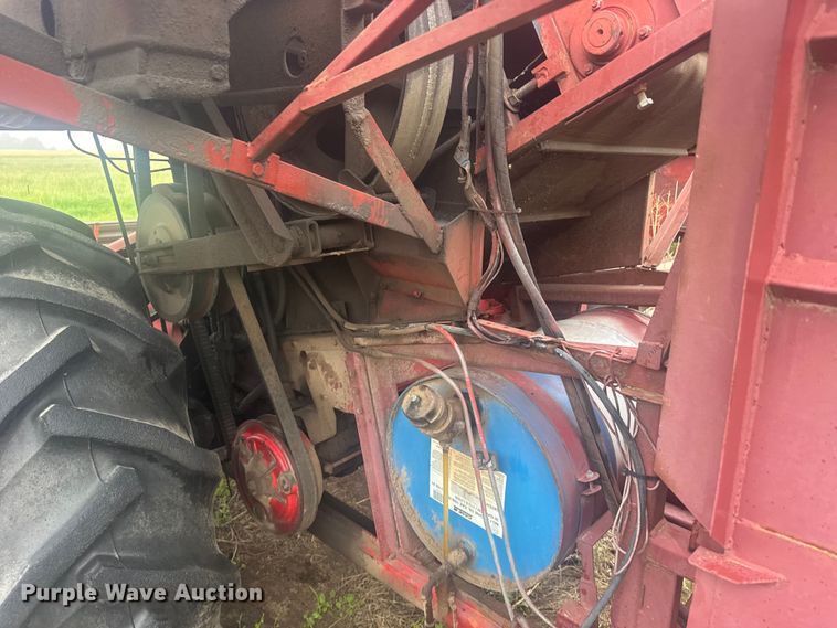 image for item EW4808 Massey-Ferguson 1167 combine