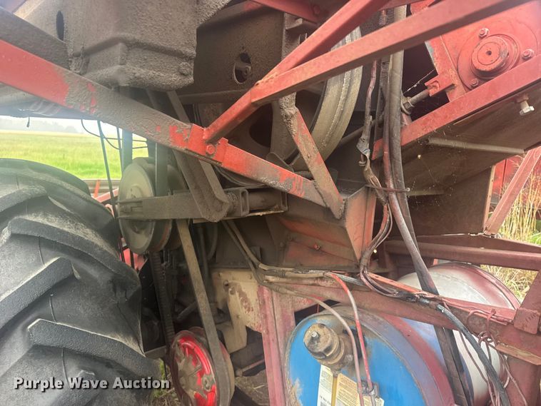 image for item EW4808 Massey-Ferguson 1167 combine
