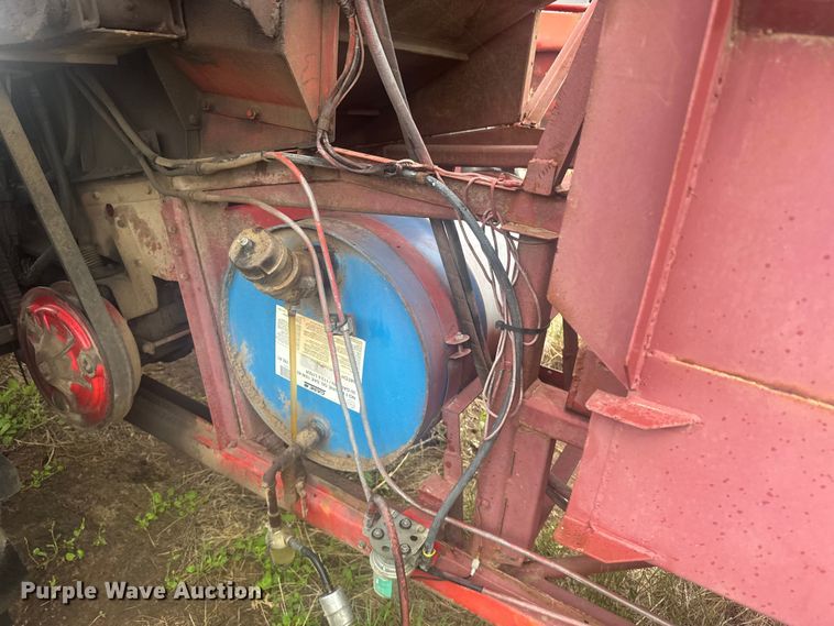 image for item EW4808 Massey-Ferguson 1167 combine