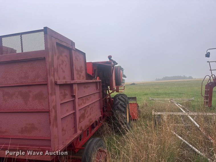 image for item EW4808 Massey-Ferguson 1167 combine