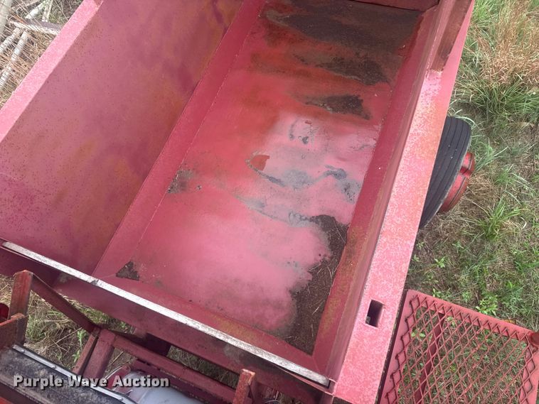 image for item EW4808 Massey-Ferguson 1167 combine