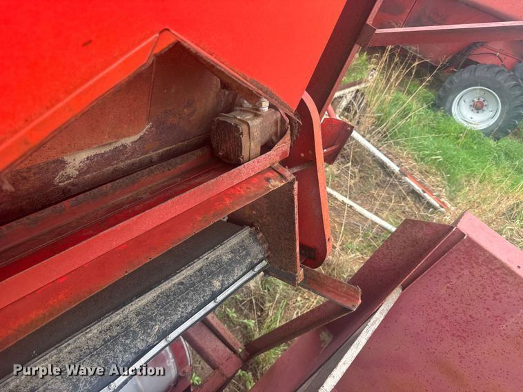 image for item EW4808 Massey-Ferguson 1167 combine