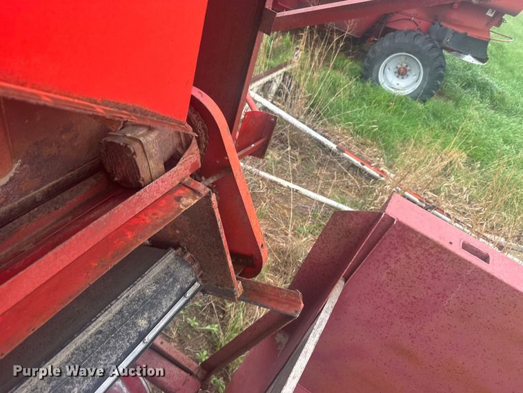 image for item EW4808 Massey-Ferguson 1167 combine