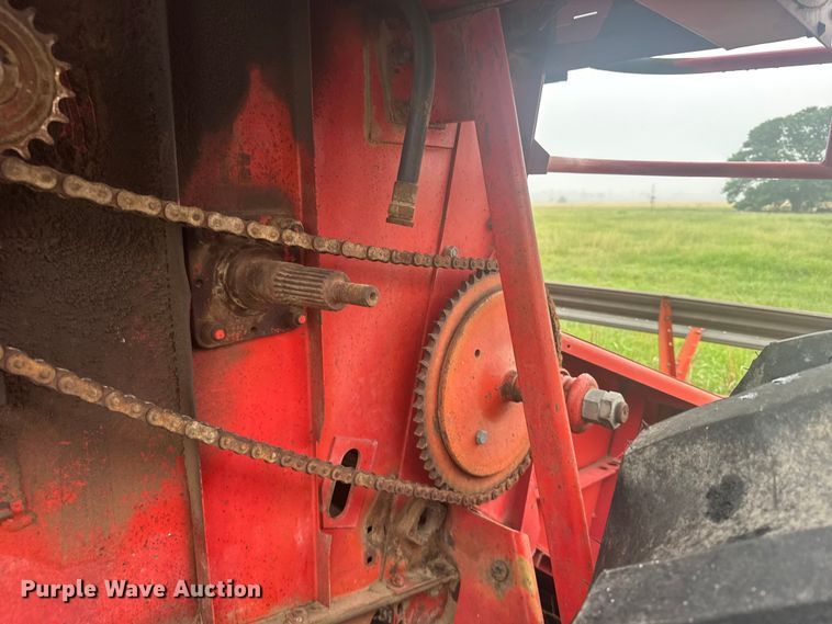 image for item EW4808 Massey-Ferguson 1167 combine