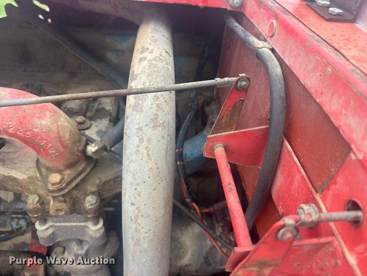image for item EW4808 Massey-Ferguson 1167 combine