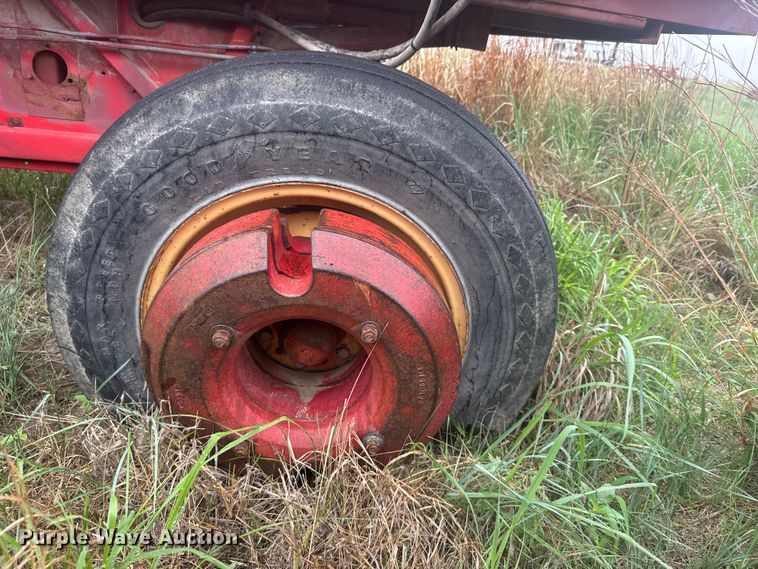 image for item EW4808 Massey-Ferguson 1167 combine