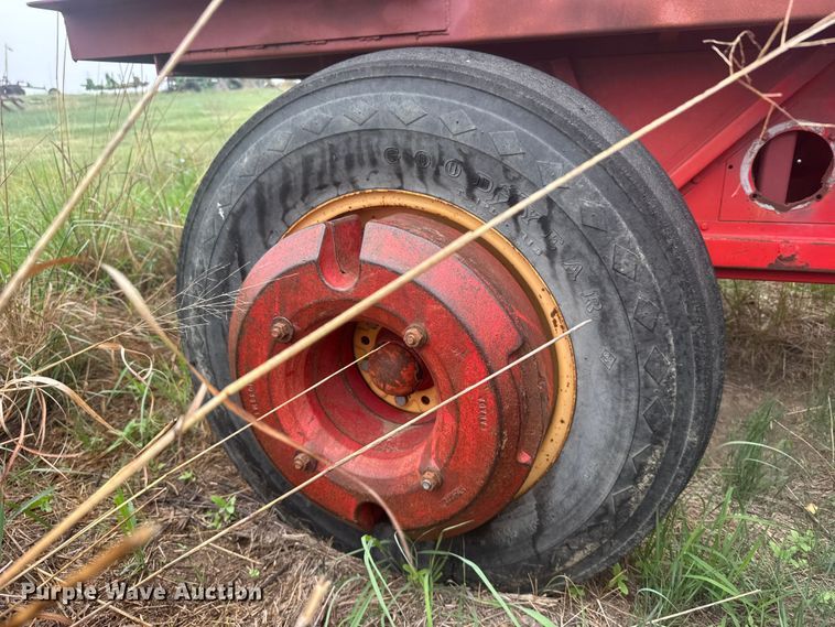 image for item EW4808 Massey-Ferguson 1167 combine