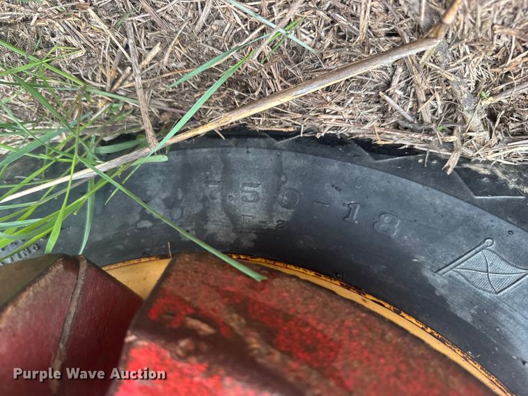 image for item EW4808 Massey-Ferguson 1167 combine