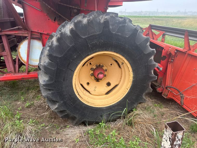 image for item EW4808 Massey-Ferguson 1167 combine