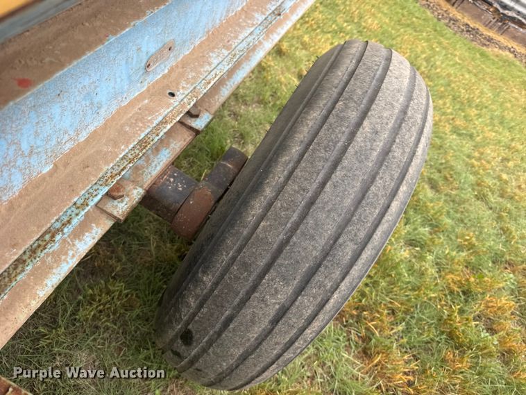 image for item EW4813 Nurse tank trailer