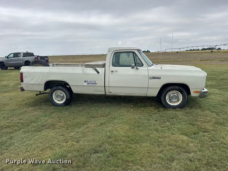 image for item EW4817 1987 Dodge D150 pickup truck