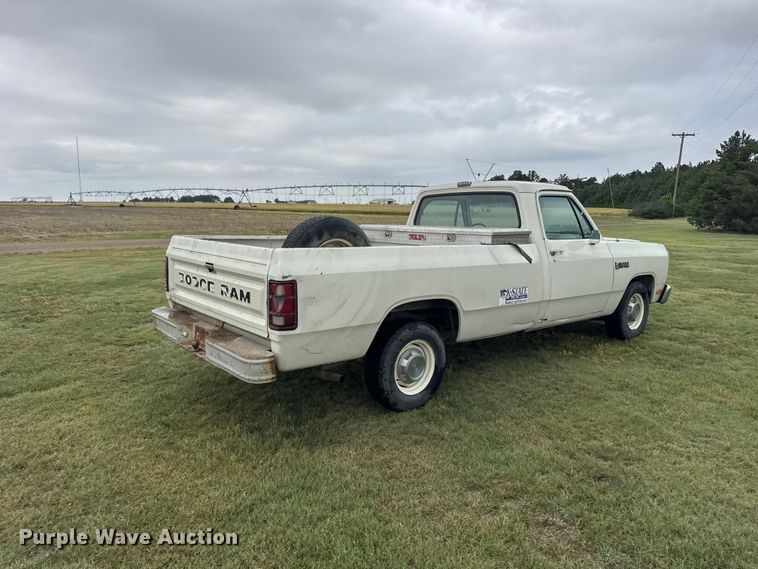 image for item EW4817 1987 Dodge D150 pickup truck