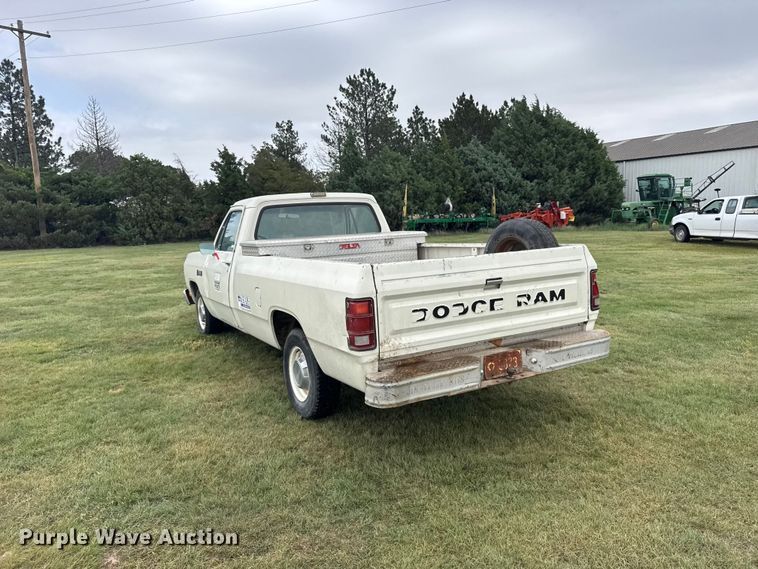 image for item EW4817 1987 Dodge D150 pickup truck