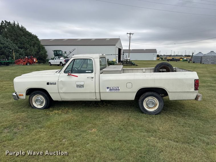 image for item EW4817 1987 Dodge D150 pickup truck