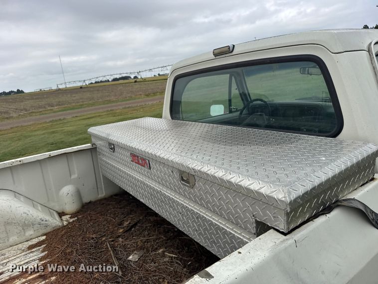image for item EW4817 1987 Dodge D150 pickup truck