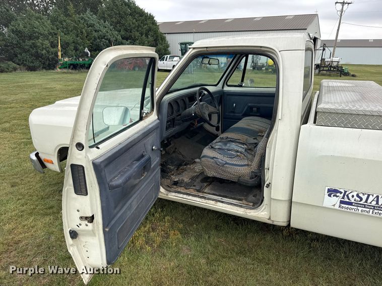 image for item EW4817 1987 Dodge D150 pickup truck