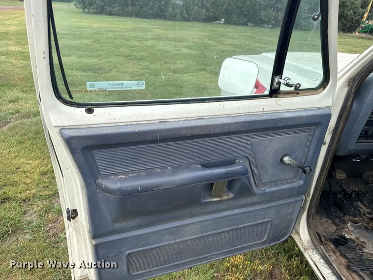 image for item EW4817 1987 Dodge D150 pickup truck