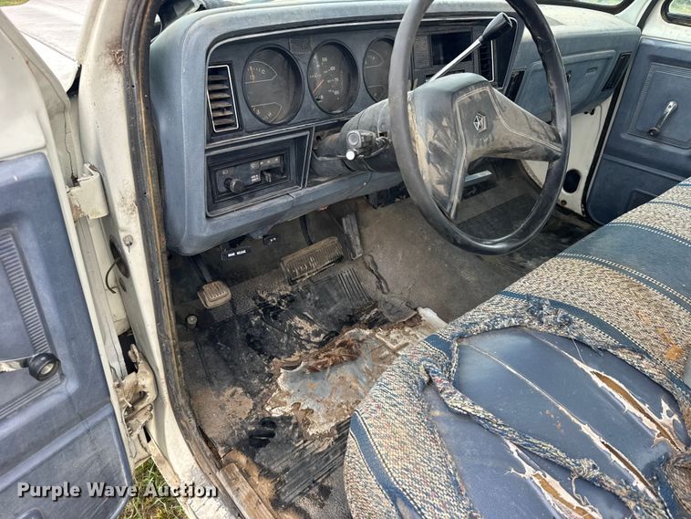 image for item EW4817 1987 Dodge D150 pickup truck