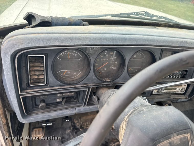 image for item EW4817 1987 Dodge D150 pickup truck