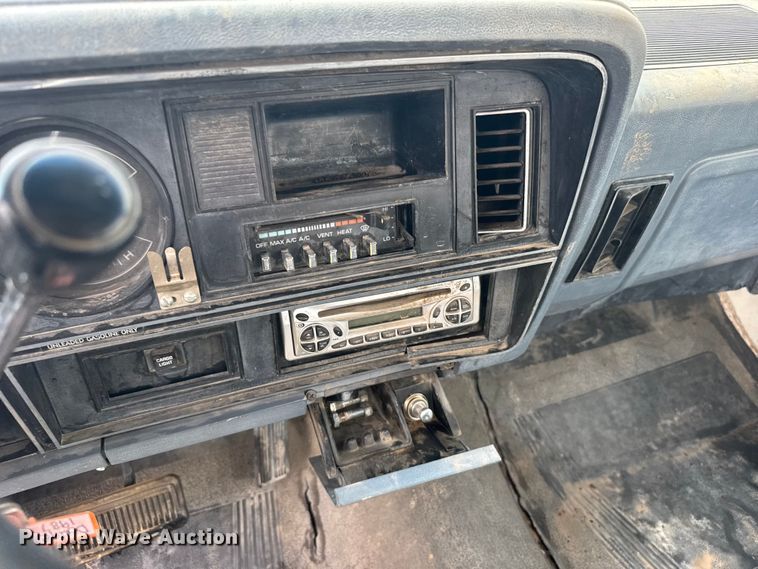 image for item EW4817 1987 Dodge D150 pickup truck